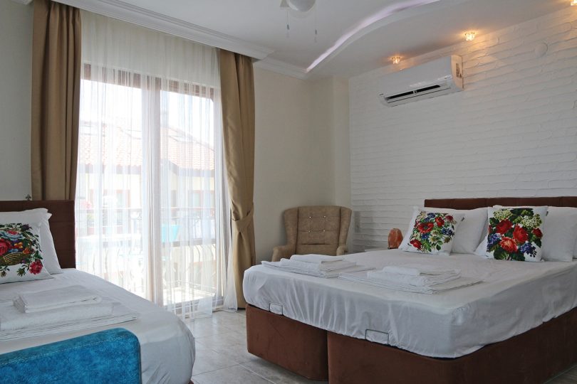 Datça Merkez’de Maviliğe 25 Metre: Lara Apart Otel