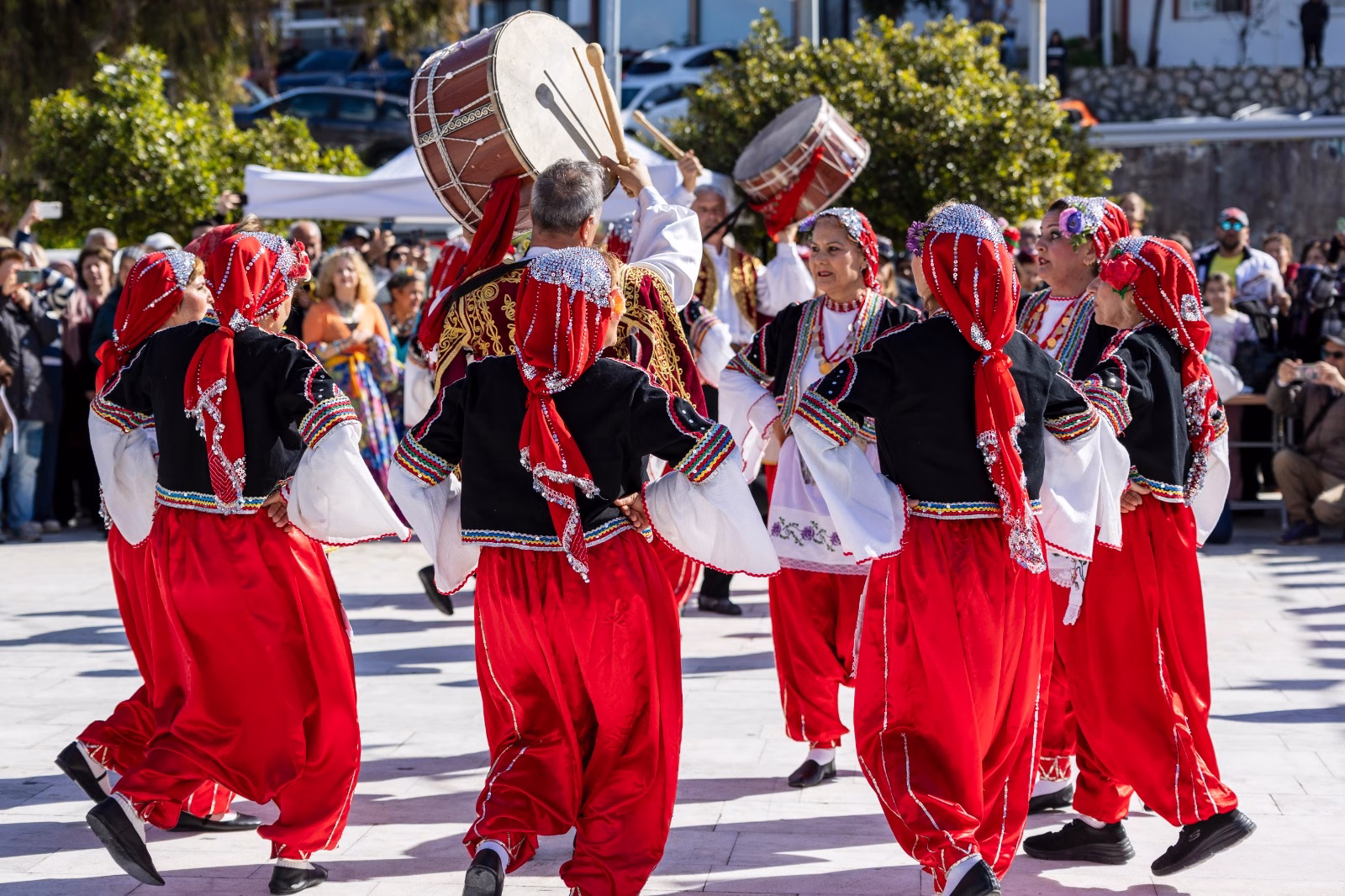 datça badem çiçeği festivali folklor ekibi