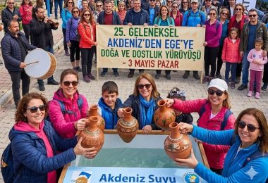 Datça'da 25. Akdeniz’den Ege’ye Dostluk ve Doğa Yürüyüşü 3 Mayıs'ta yapılıyor. Akdeniz suyunun Ege'ye döküleceği bu eşsiz rota ve etkinlik detayları haberimizde.