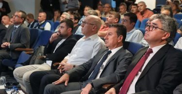 Ahmet Aras ve Datça Bekediye Başkanı Aytaç Kurt Toplantıda Yanyana Oturuyor.